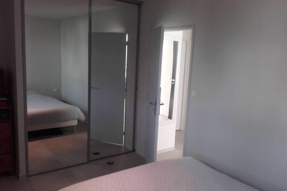 Photo of Bedroom in Saint-Saturnin-les-Avignon