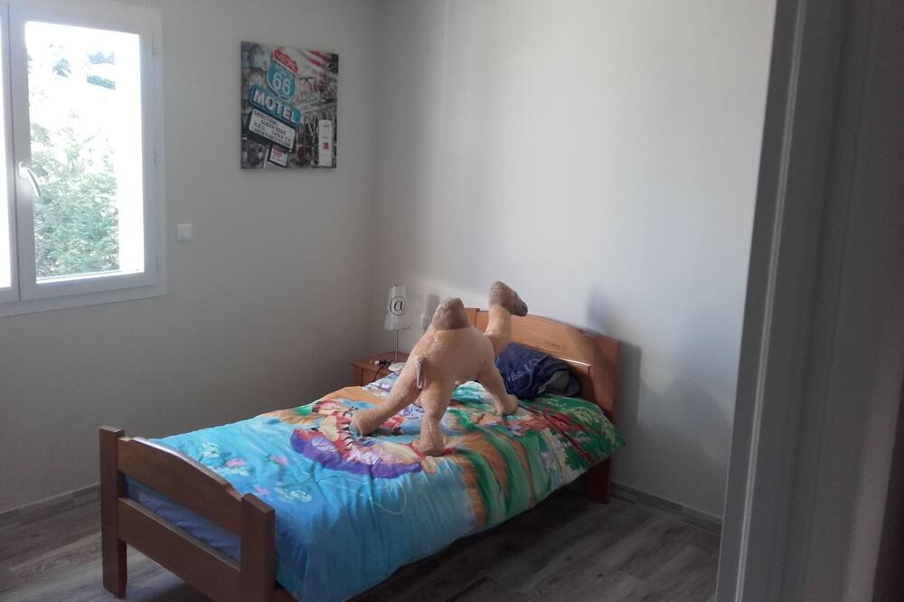 Photo of Bedroom in Saint-Saturnin-les-Avignon
