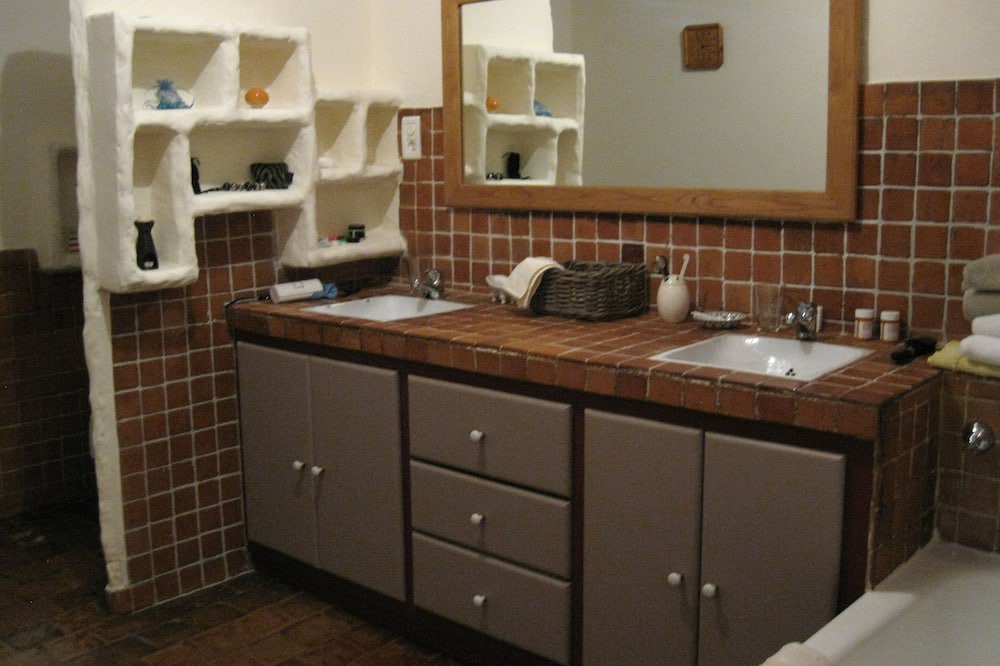 Photo of Bathroom in Sablet