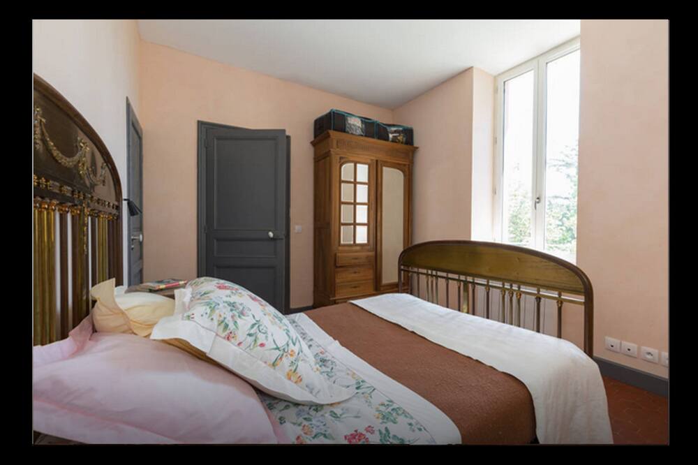 Photo of Bedroom in Pelissanne
