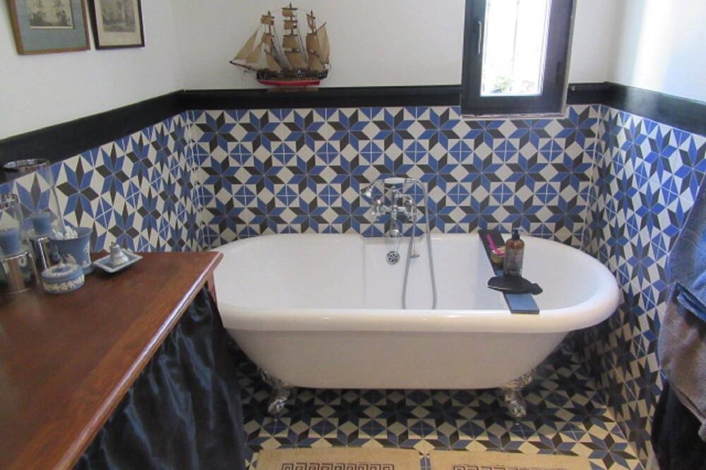 Photo of Bathroom in Venasque