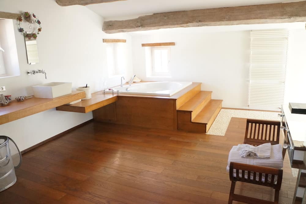 Photo of Bathroom in Simiane-la-Rotonde