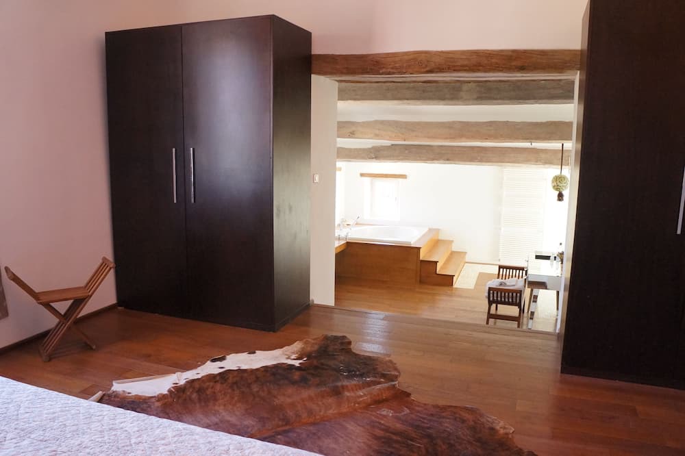 Photo of Bedroom in Simiane-la-Rotonde