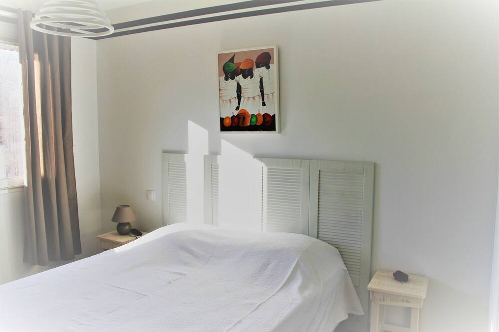 Photo of Bedroom in La Roque-sur-Pernes