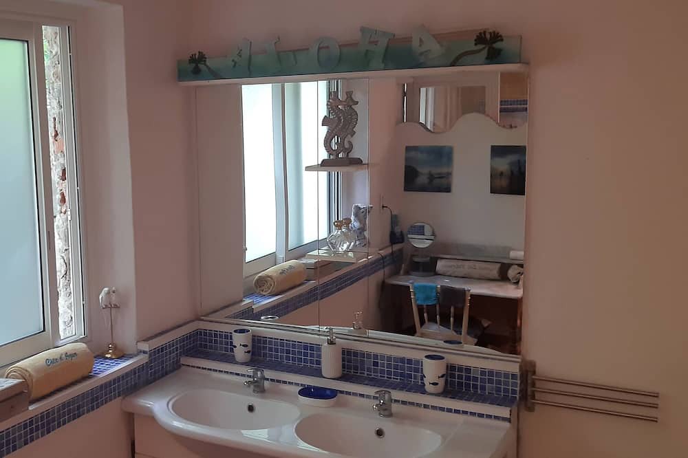 Photo of Bathroom in Cuers