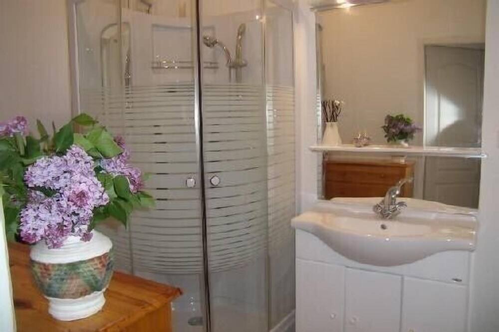 Photo of Bathroom in Crillon-le-Brave