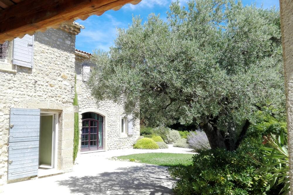 Photo of Outdoor in Cairanne