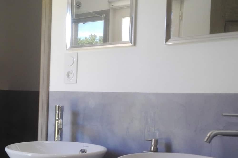Photo of Bathroom in Cairanne