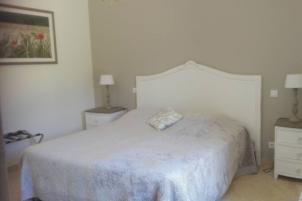 Photo of Bedroom in Cairanne