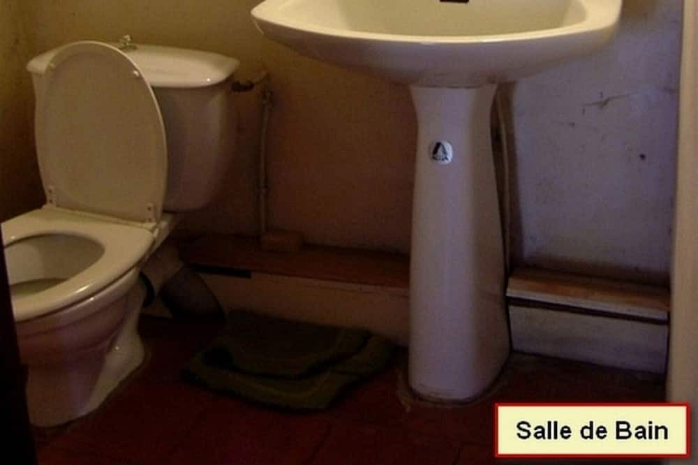 Photo of Bathroom in Plaisians