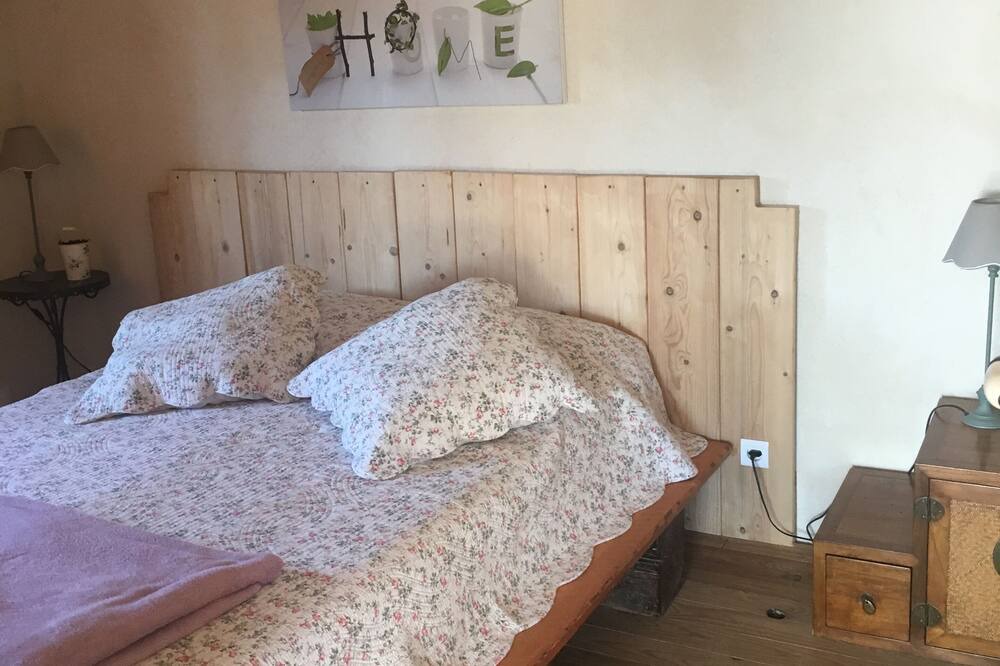 Photo of Bedroom in Pierrevert