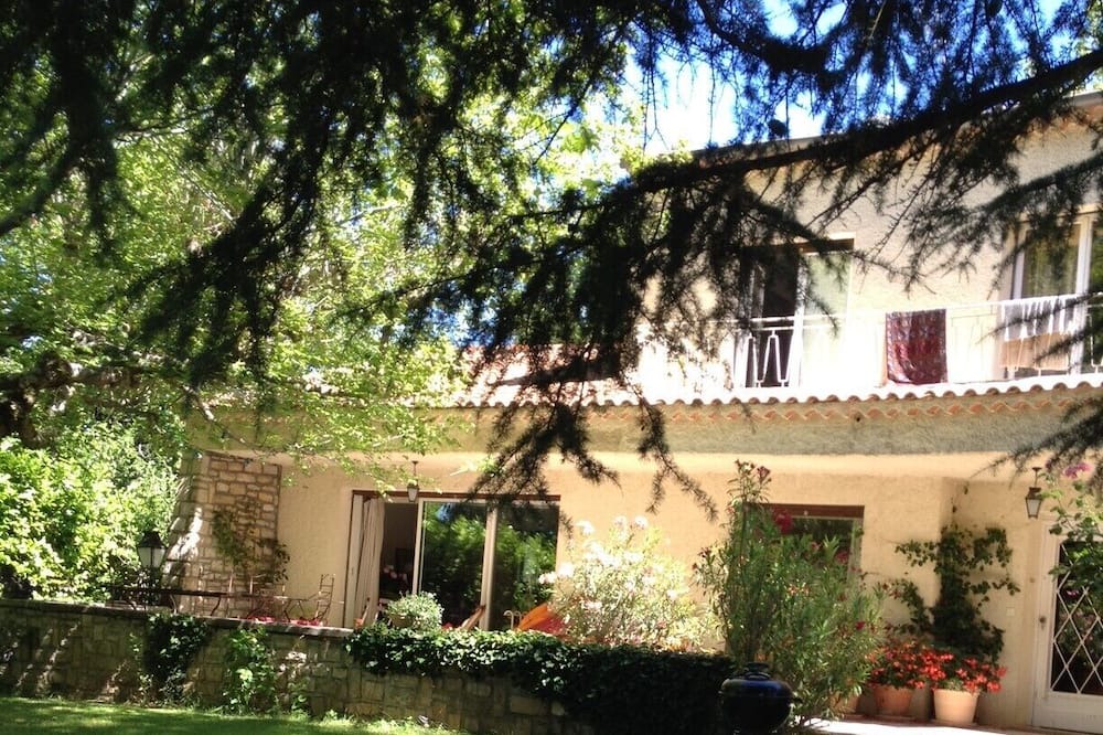 Photo of Outdoor in Est