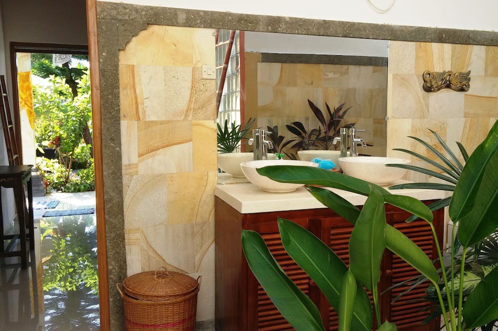Photo of Bathroom in Bukti