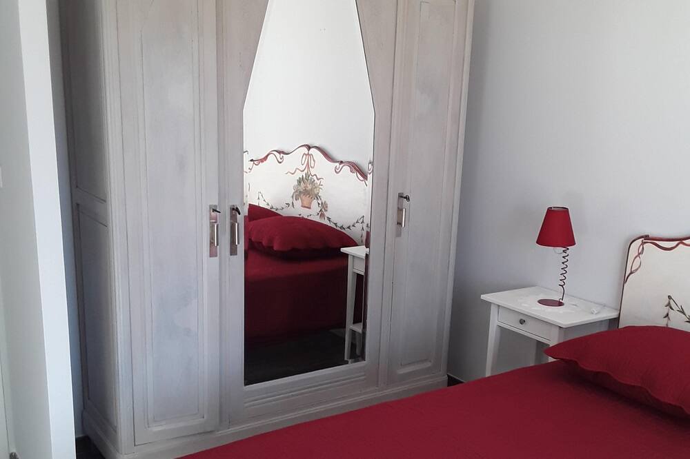 Photo of Bedroom in Cuges-les-Pins