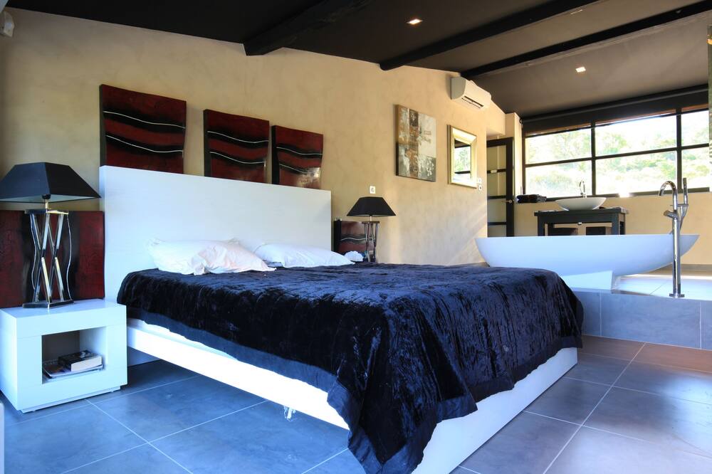 Photo of Bedroom in Bormes-Les-Mimosas