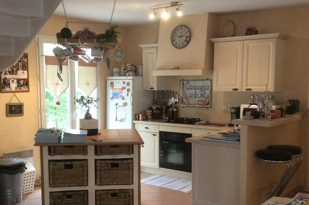 Photo of Kitchen in Morieres-les-Avignon
