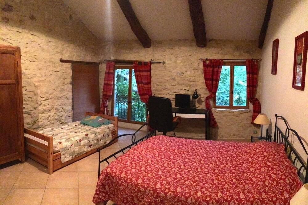 Photo of Bedroom in Caderousse