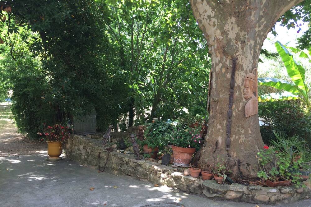 Photo of Outdoor in Caderousse