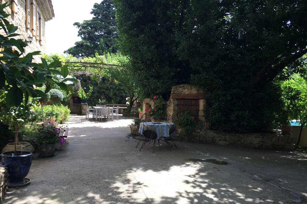 Photo of Outdoor in Caderousse