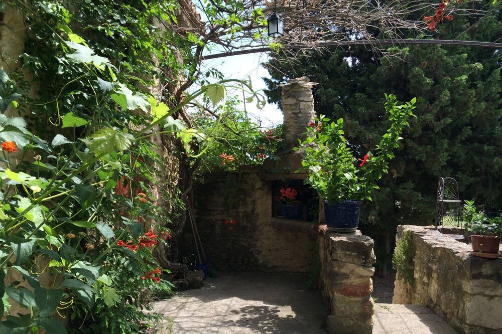 Photo of Outdoor in Caderousse