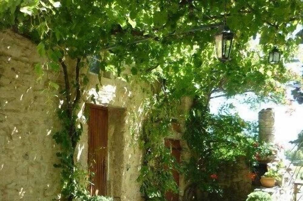 Photo of Patio Balcony in Caderousse