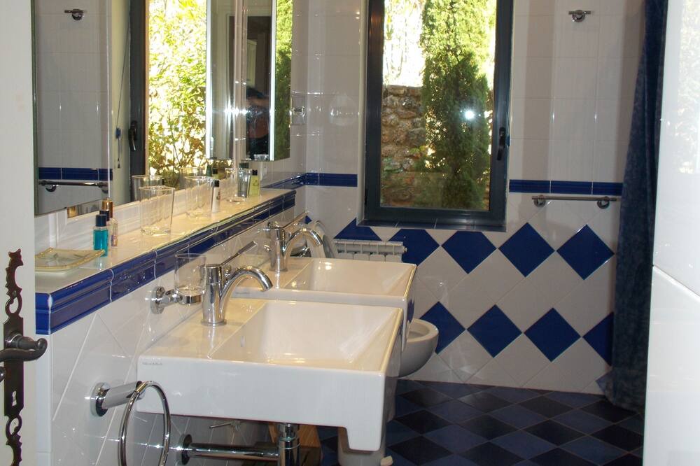 Photo of Bathroom in Le Barroux