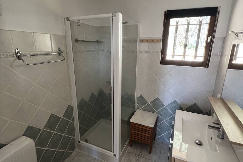 Photo of Bathroom in Montfort-sur-Argens