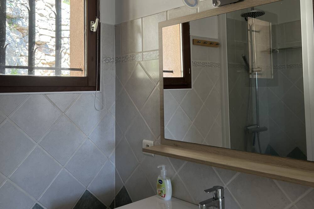 Photo of Bathroom in Montfort-sur-Argens