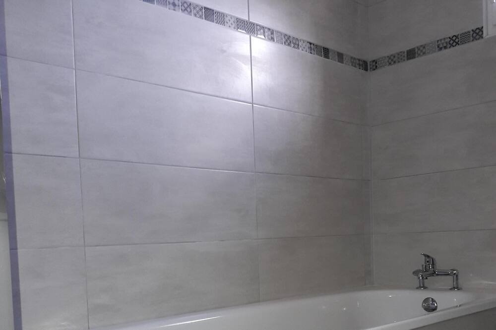 Photo of Bathroom in Saint-Mitre-les-Remparts