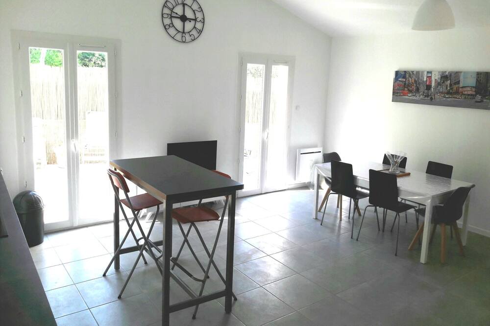 Photo of Livingroom in Saint-Mitre-les-Remparts