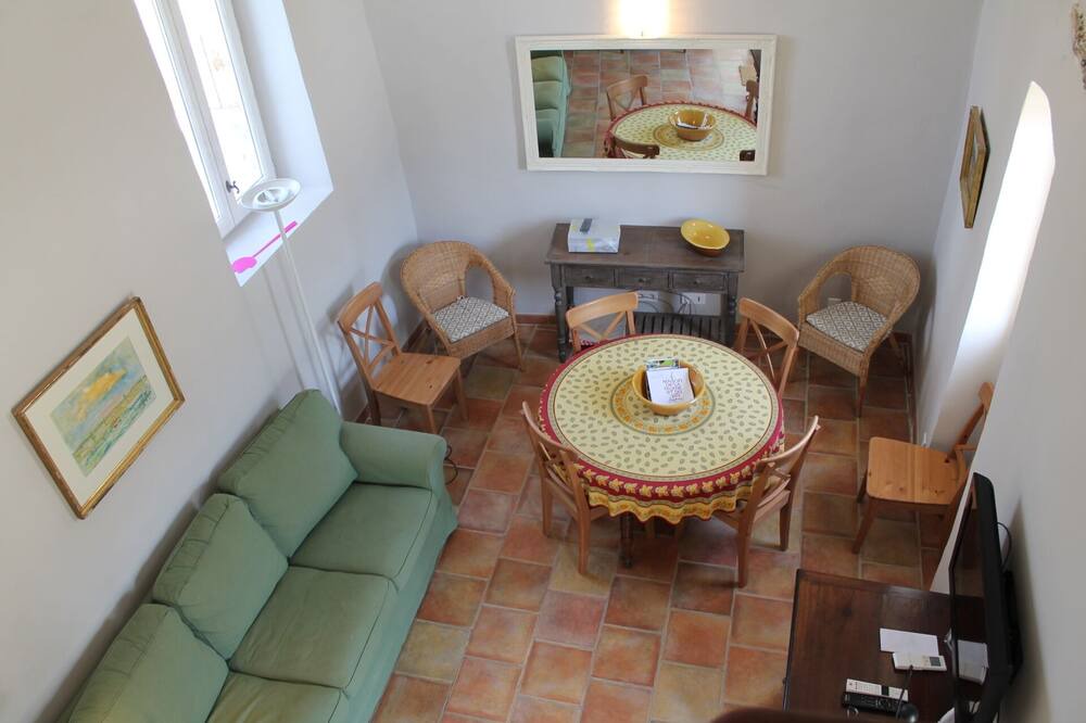 Photo of Livingroom in Saint-Martin-de-Castillon
