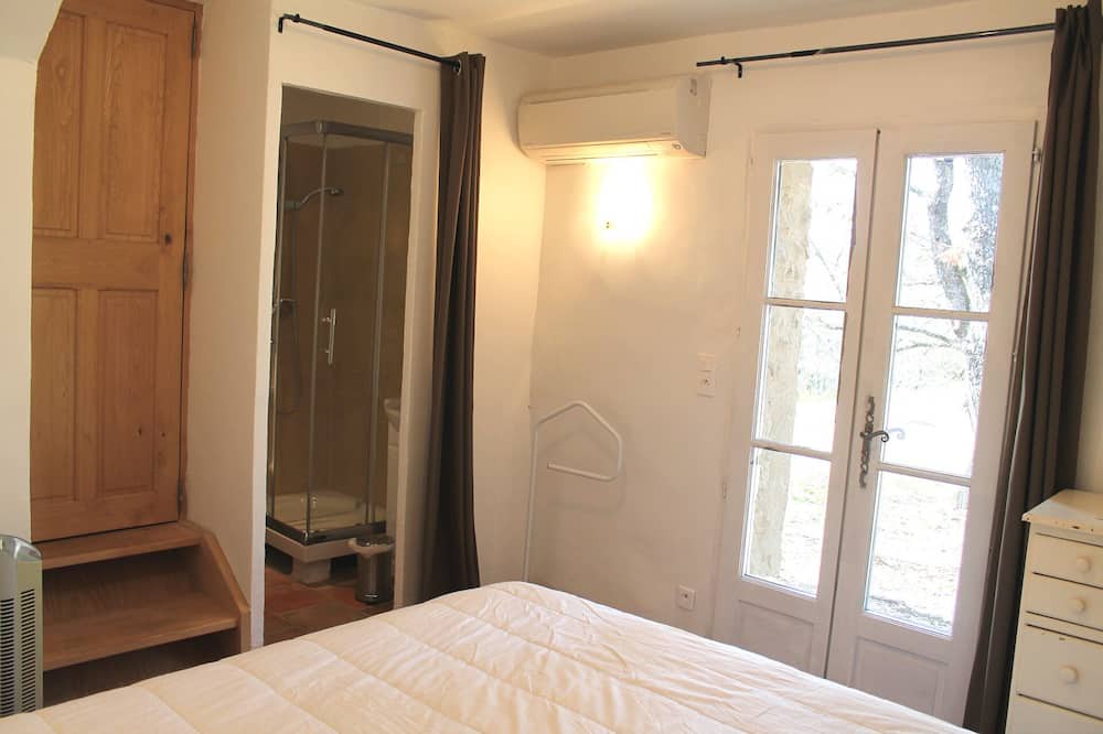 Photo of Bedroom in Saint-Martin-de-Castillon