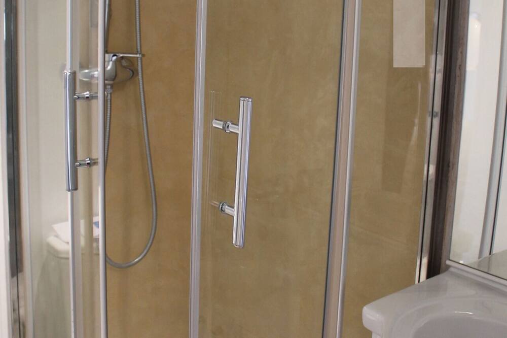 Photo of Bathroom in Saint-Martin-de-Castillon