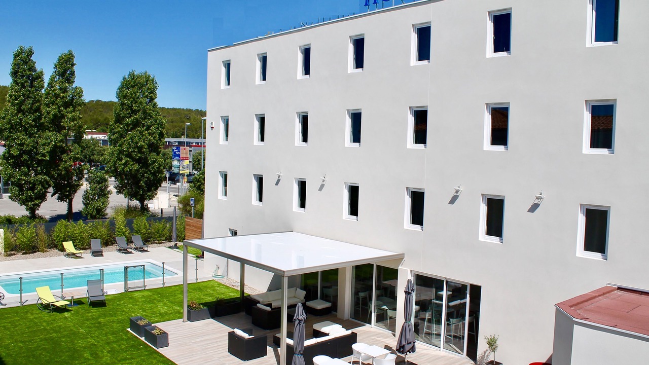 Photo of Outdoor in Saint-Mitre-les-Remparts