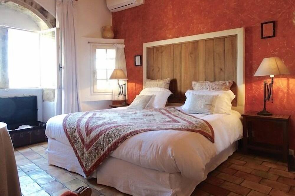 Photo of Bedroom in Ansouis