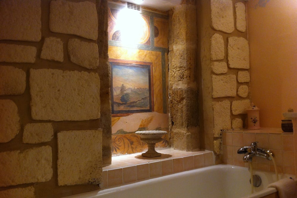 Photo of Bathroom in Ansouis