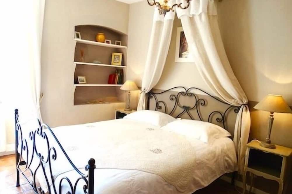 Photo of Bedroom in Ansouis