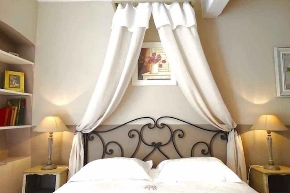 Photo of Bedroom in Ansouis