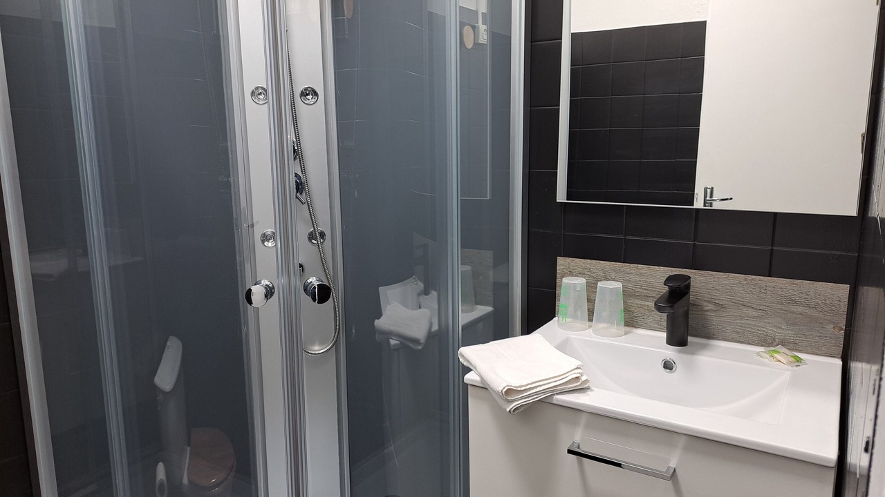 Photo of Bathroom in Aramon