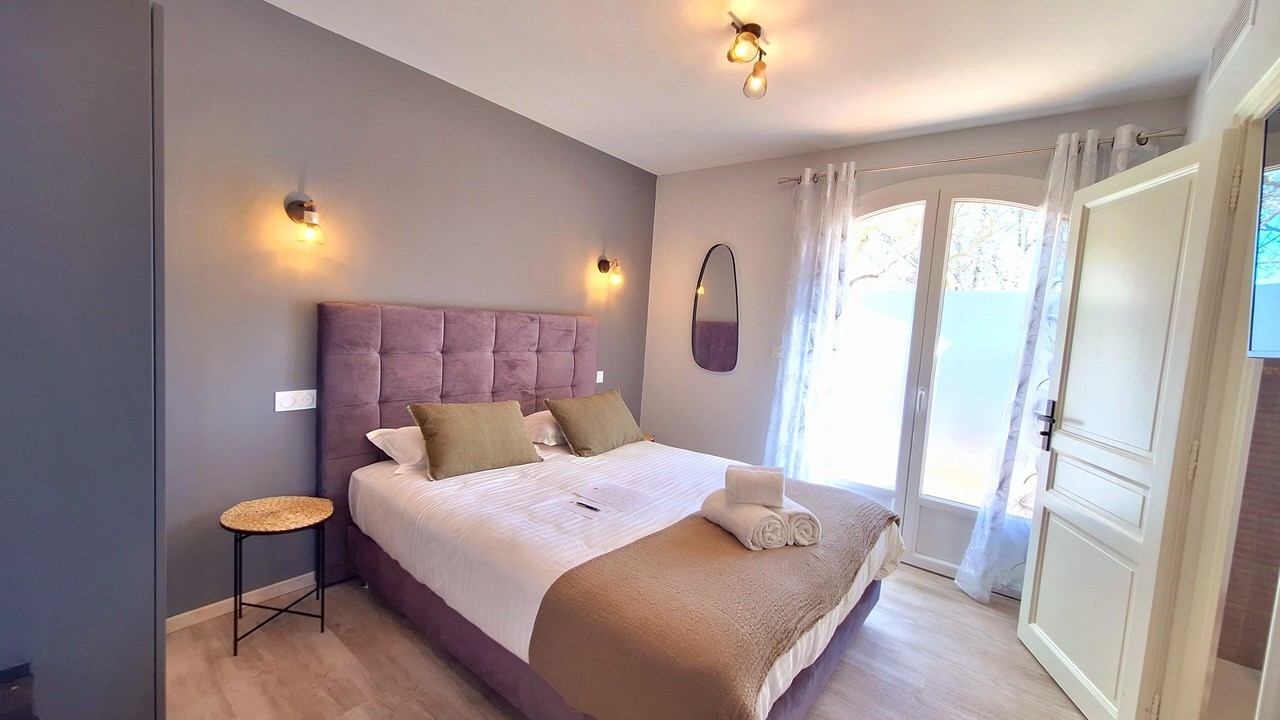 Photo of Bedroom in Sainte-Tulle