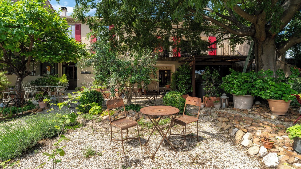Photo of Patio Balcony in Chateauneuf-de-Gadagne