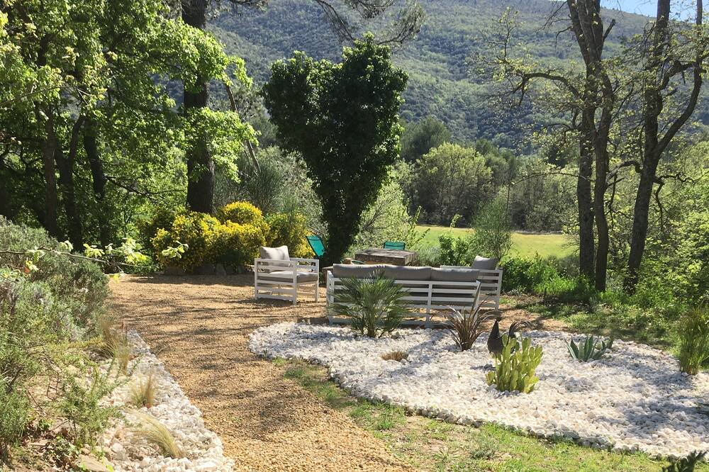 Photo of Outdoor in Lacoste
