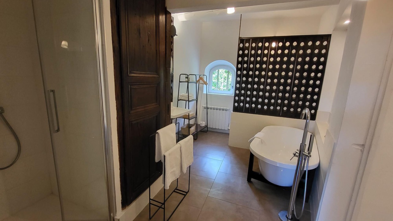Photo of Bathroom in Beaumettes