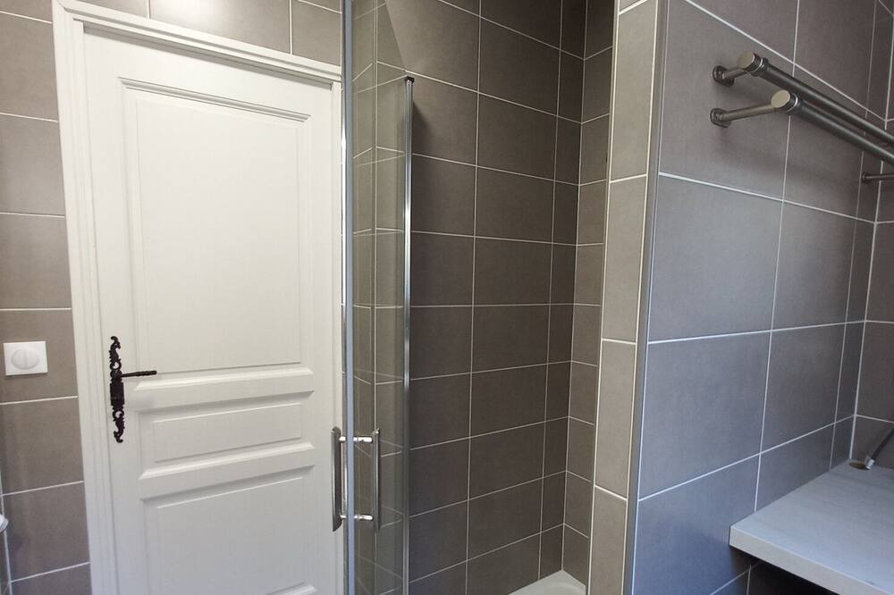 Photo of Bathroom in Roumoules