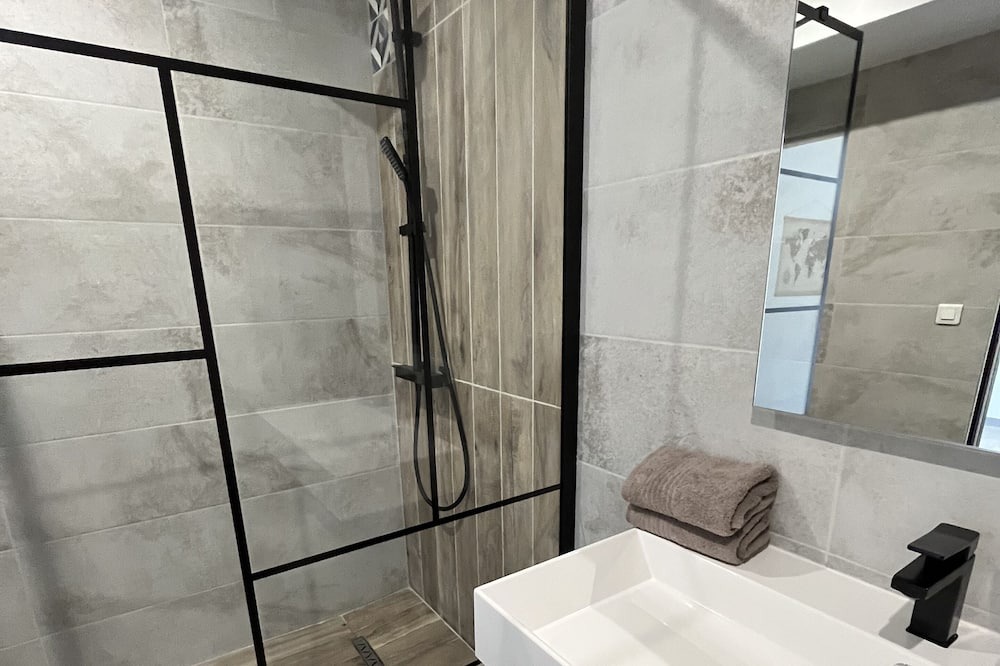 Photo of Bathroom in Chateauneuf-les-Martigues