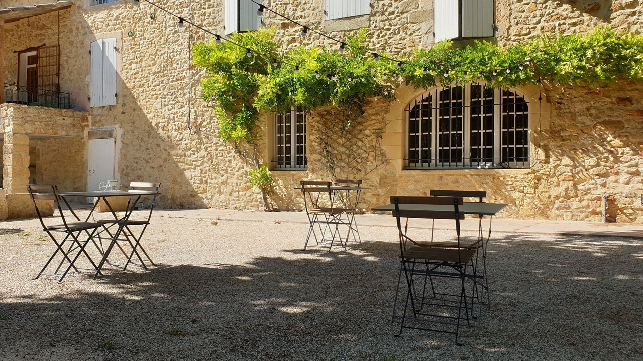 Photo of Buildings in Caderousse