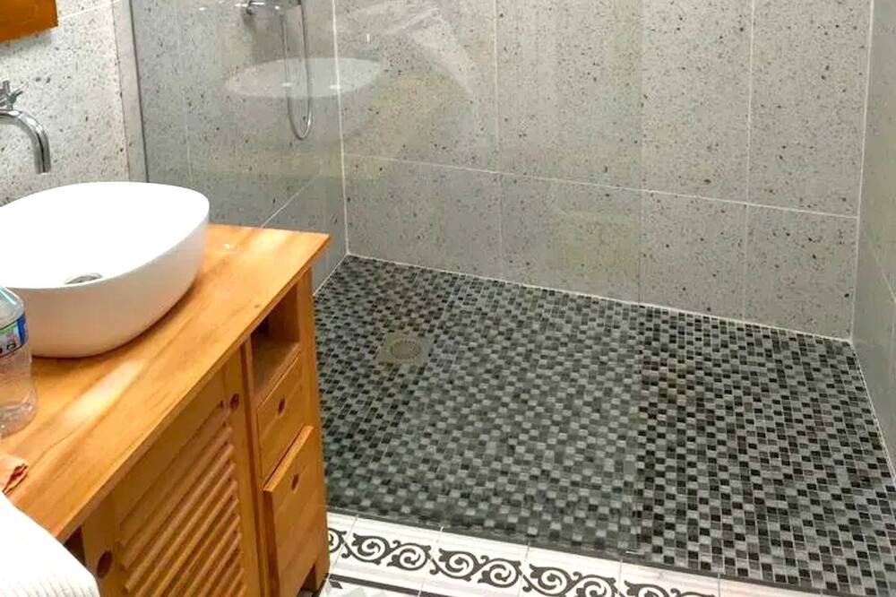 Photo of Bathroom in Courthezon