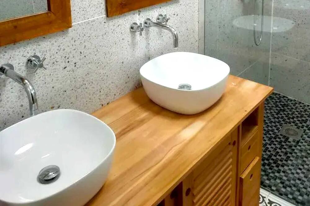 Photo of Bathroom in Courthezon