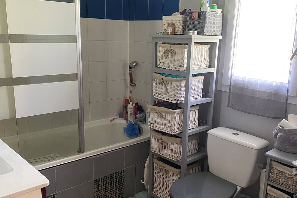 Photo of Bathroom in Montfavet