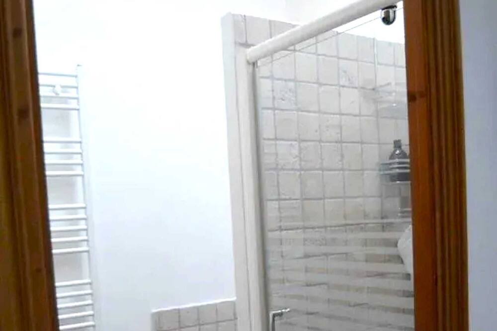 Photo of Bathroom in Courthezon